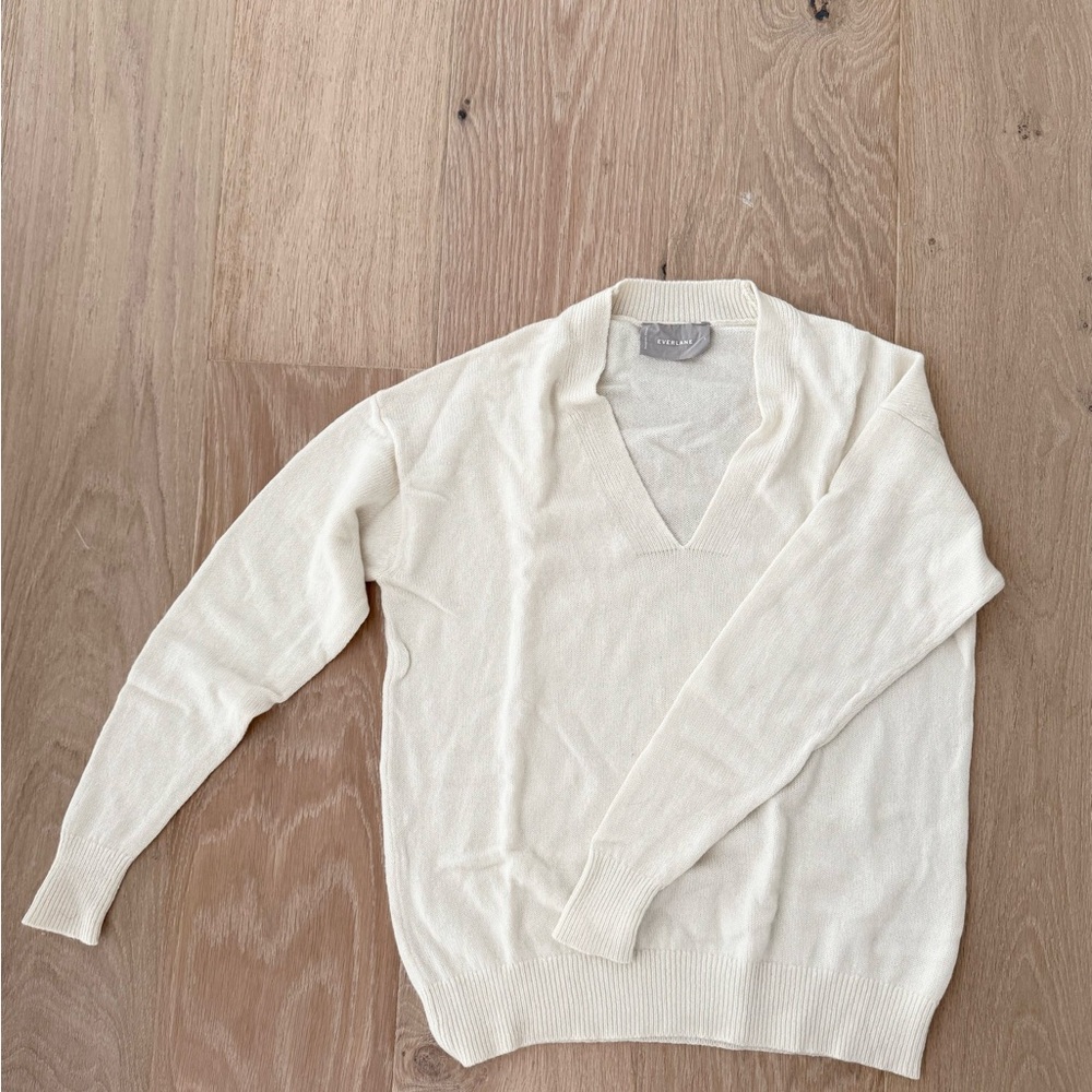 Everlane 100% Cashmere Cream V-Neck Sweater